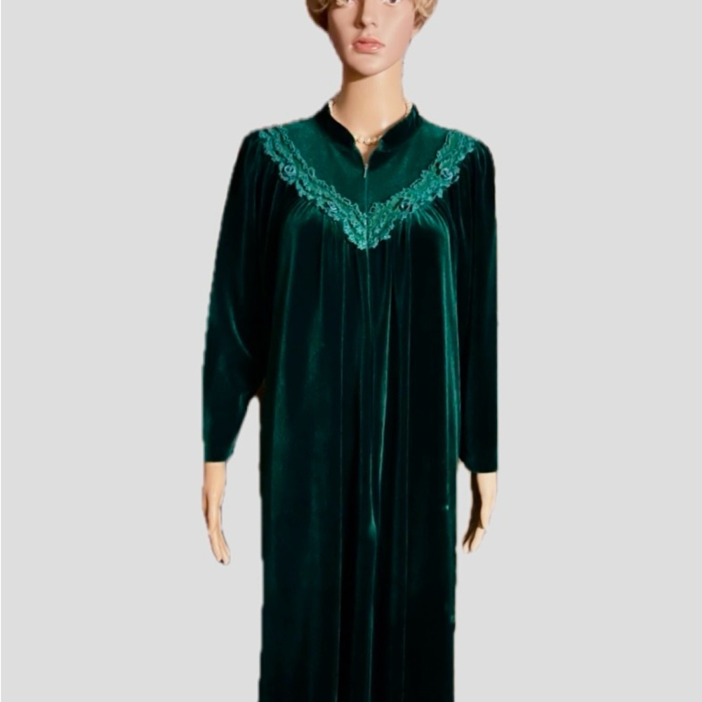 Komar ~ Vintage ~ Women’s Large ~ Velvet  ~ Green Robe W/ Floral Lace - Picture 3 of 16